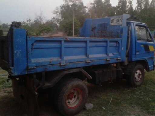 isuzu 100แรงดั้ม3คิว 4bc1 มีเครื่องเสียงด้วยเอกสารพร้อมโอนต่อรองใด้ครับ