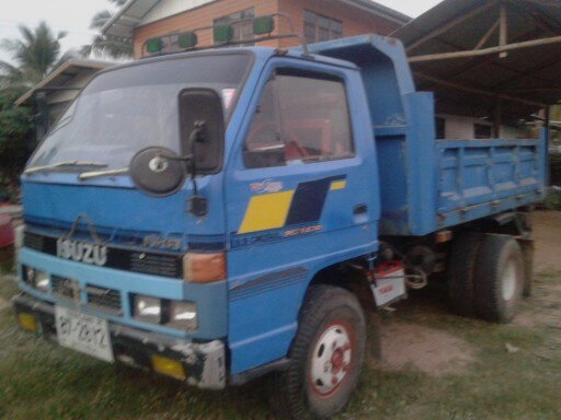 isuzu 100แรงดั้ม3คิว 4bc1 มีเครื่องเสียงด้วยเอกสารพร้อมโอนต่อรองใด้ครับ