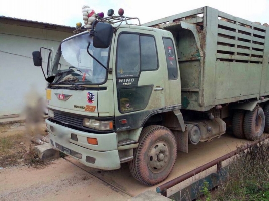 รถฮีโน่ 10 ล้อดั้ม  FM2K  260 แรงม้า.   สนใจติดต่อ 081 - 6079515  ( ลดแล้ว เหลือ 1,100,000 บาท. )