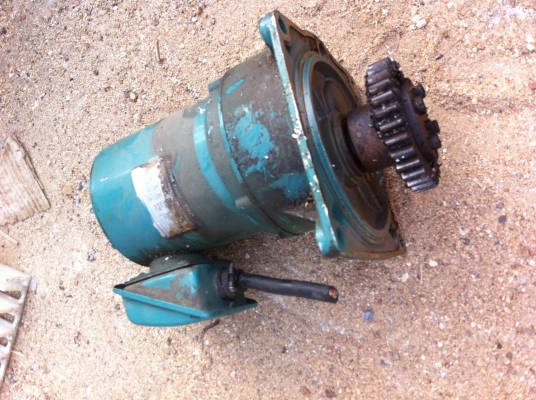 มอเตอร์เกียร์ทด FUJI ขนาด 200 W.ทดรอบแล้วหมุนที่ 36 รอบต่อนาที(มีตัวเดียว) มอเตอร์เกียร์ทด FUJI ขนาด 200 W.ทดรอบแล้วหมุนที่ 36 รอบต่อนาที(มีตัวเดียว)