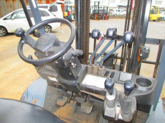 ขายฟอร์คลิฟต์ TOYOTA 8FD25 เครื่องดีเซล 2Z II เกียร์ MT , ล้อหน้าคู่  , เสาสูง 4 M ขอบคุณผู้ไม่ประสงค์ออกนาม  กทม.