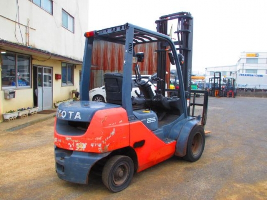 ขายฟอร์คลิฟต์ TOYOTA 8FD25 เครื่องดีเซล 2Z II เกียร์ MT , ล้อหน้าคู่  , เสาสูง 4 M ขอบคุณผู้ไม่ประสงค์ออกนาม  กทม.
