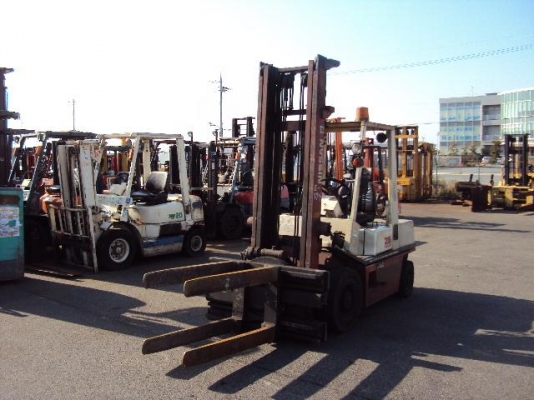 ขายฟอร์คลิฟต์ NISSAN 2.5 TON , ROTATING FORK , เกียร์ MT ขอบคุณลูกค้าจาก มุกดาหาร ครับ ขายฟอร์คลิฟต์ NISSAN 2.5 TON , ROTATING FORK , เกียร์ MT ขอบคุณลูกค้าจาก มุกดาหาร ครับ