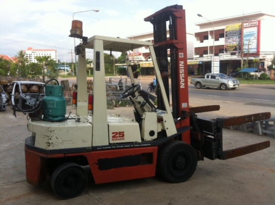 ขายฟอร์คลิฟต์ NISSAN 2.5 TON , ROTATING FORK , เกียร์ MT ขอบคุณลูกค้าจาก มุกดาหาร ครับ ขายฟอร์คลิฟต์ NISSAN 2.5 TON , ROTATING FORK , เกียร์ MT ขอบคุณลูกค้าจาก มุกดาหาร ครับ