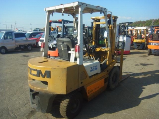 ขายฟอร์คลิฟต์ TCM 2.5 TON ,เกียร์ MT  เสายกสูง 3 เมตร  สภาพเดิมแท้จากญี่ปุ่น   สีเดิมและตัวถังสภาพเดิมจากญี่ปุ่น