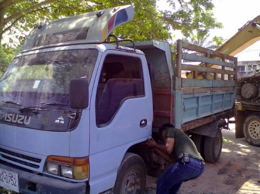 ISUZU NPR120แรง ดั้ม รถห้างแท้  เครื่องฝาขาวแล้ว รถสวยใช้ได้...เล่มพร้อม