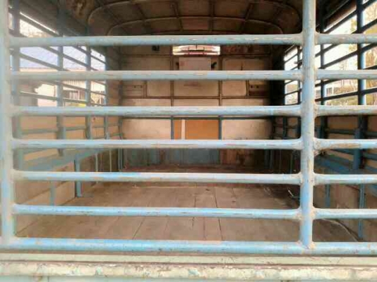 ขายหกล้อ Isuzu KS เครื่อง 4BD1 110แรง ฝาขาว กระบะยาว 4.30 เมตร ทะเบียนพร้อม