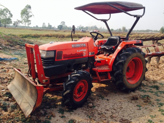 ขายด่วนรถไถคูโบต้าL3408 มีภาพวีโอ พร้อมอุปกรณ์ 2 รายการ ใบมีดดันดินหน้าและ ผานหลัง รถสภาพพร้อมใช้งาน ขายด่วนรถไถคูโบต้าL3408 มีภาพวีโอ พร้อมอุปกรณ์ 2 รายการ ใบมีดดันดินหน้าและ ผานหลัง รถสภาพพร้อมใช้งาน