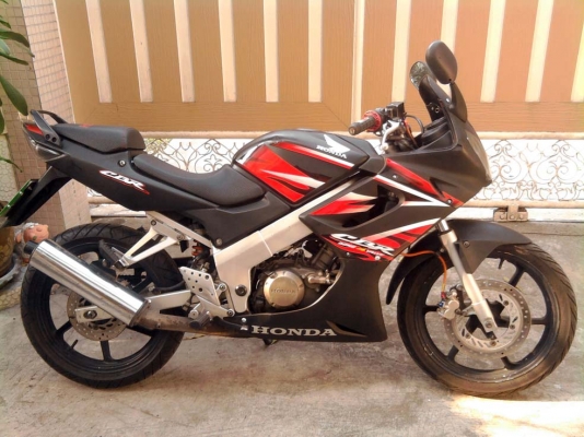 ขออนุญาติขาย HONDA CBR 150 สีดำด้าน สตา์ร์ทมือ โอนให้ฟรี