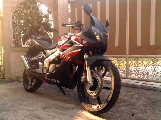 ขออนุญาติขาย HONDA CBR 150 สีดำด้าน สตา์ร์ทมือ โอนให้ฟรี