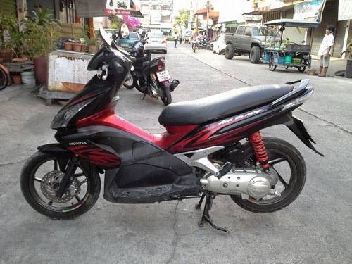 Honda แอร์เบลด ปี 50 ตัวท็อป ล้อแม็ค สีดำ แดง รถสวย เครื่องเดิมแน่นๆ ไม่หลวม ไม่หอน ทดลองขับได้จ้า
