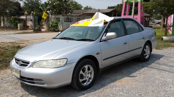 ขายรถเก๋งแอคคอสปี2001ครับ  ติดแก็สหัวฉีด