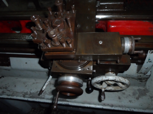 ขายครับขายเครื่องกลึงคุณภาพจากประเทศ อังกฤษ ขนาด 4 ฟุต สองเพลา รูผ่าน 1.2" สวิงผ่านราง 10" ยันศูนย์เพลา 20" กลึงเกลียว เดินฟิตได้ปกติ สวย พร้อมใช้ ไฟ 380V 38000 บาท 0814583376 ช่างเอก มีบริการจัดส่งทั่วประเทศ