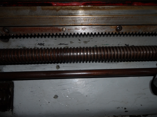 ขายครับขายเครื่องกลึงคุณภาพจากประเทศ อังกฤษ ขนาด 4 ฟุต สองเพลา รูผ่าน 1.2" สวิงผ่านราง 10" ยันศูนย์เพลา 20" กลึงเกลียว เดินฟิตได้ปกติ สวย พร้อมใช้ ไฟ 380V 38000 บาท 0814583376 ช่างเอก มีบริการจัดส่งทั่วประเทศ