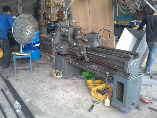 เครื่องกลึง 6 ฟุต TASHING รุ่น 1000B เกียร์บล็อค 3 เพลา