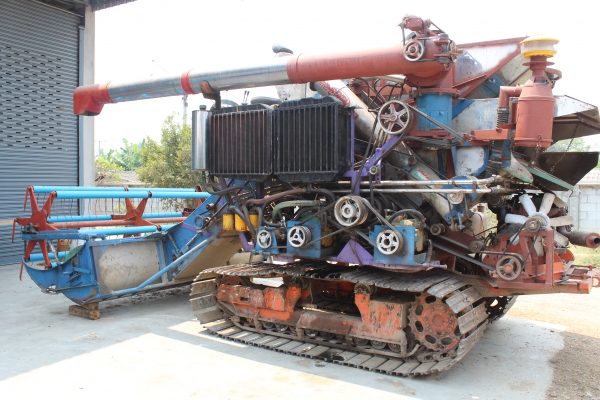 รถเกี่ยวข้าวสภาพดี