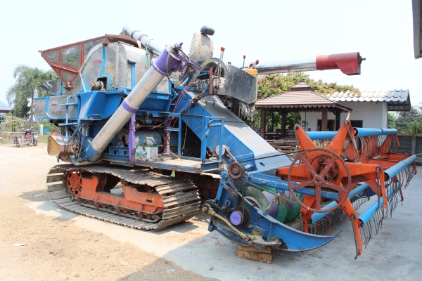 รถเกี่ยวข้าวสภาพดี