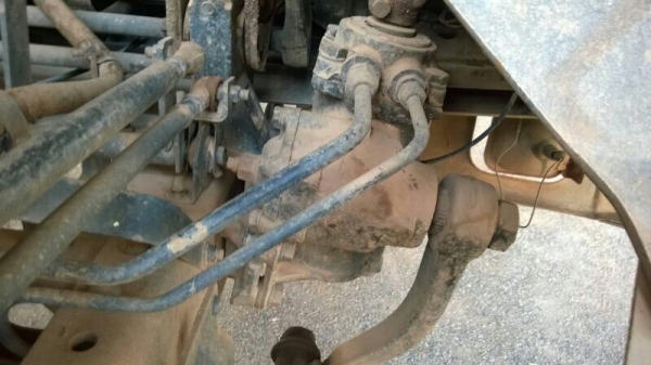 รถนิสสัน 6 ล้อ ท้ายลาด 220 แรงม้า. ปี 40 สนใจติดต่อ 081 - 6079515