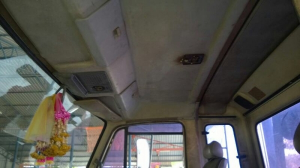 รถนิสสัน 6 ล้อ ท้ายลาด 220 แรงม้า. ปี 40 สนใจติดต่อ 081 - 6079515