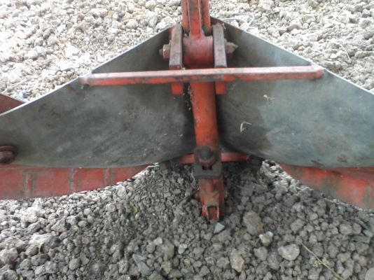 ผาลแหวกร่องสำหรับรถพรวนดินญี่ปุ่น  แบบปรับ กว้าง/แคบได้ครับ