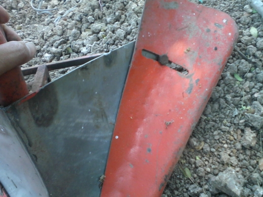 ผาลแหวกร่องสำหรับรถพรวนดินญี่ปุ่น  แบบปรับ กว้าง/แคบได้ครับ