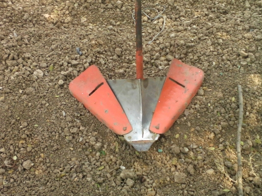 ผาลแหวกร่องสำหรับรถพรวนดินญี่ปุ่น  แบบปรับ กว้าง/แคบได้ครับ