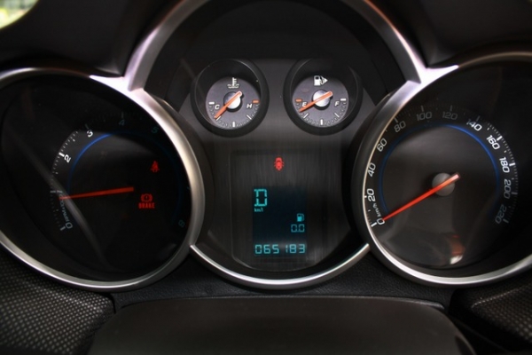 CRUZE - 1.8 LS AT CRUZE - 1.8 LS AT