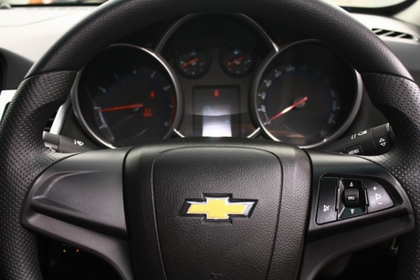 CRUZE - 1.8 LS AT CRUZE - 1.8 LS AT