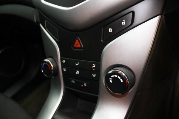 CRUZE - 1.8 LS AT CRUZE - 1.8 LS AT