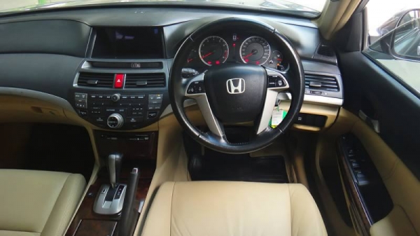 HONDA - ACCORD -  NAVI 2.4 i-VTEC A
