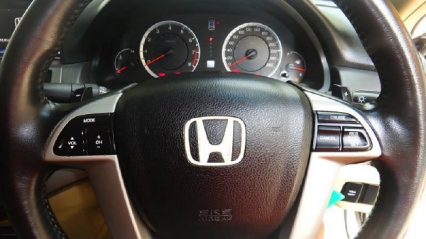 HONDA - ACCORD -  NAVI 2.4 i-VTEC A
