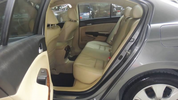 HONDA - ACCORD -  NAVI 2.4 i-VTEC A