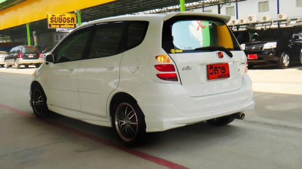 JAZZ - i-DSI 1.5 AT JAZZ - i-DSI 1.5 AT