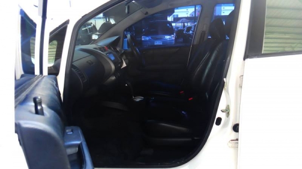 JAZZ - i-DSI 1.5 AT JAZZ - i-DSI 1.5 AT