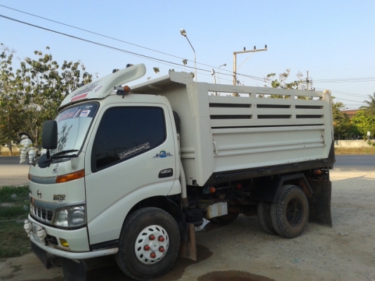 หกล้อดั้มอีโน่ 88 เครื่อง 130 แรงม้า รั่วสูง พร้อมใช้งาน หกล้อดั้มอีโน่ 88 เครื่อง 130 แรงม้า รั่วสูง พร้อมใช้งาน