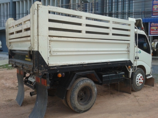 หกล้อดั้มอีโน่ 88 เครื่อง 130 แรงม้า รั่วสูง พร้อมใช้งาน หกล้อดั้มอีโน่ 88 เครื่อง 130 แรงม้า รั่วสูง พร้อมใช้งาน