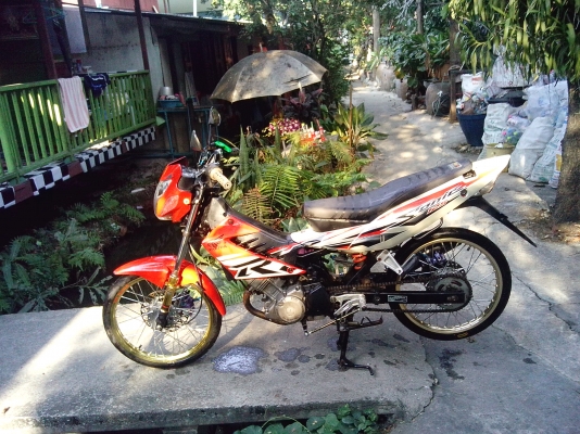 ขายโชนิกตัวใหม่ปี48สตราท์มือทะเบียนไม่ขาดขาย12900มาก่อนได้ก่อนนะไม่รับจอง