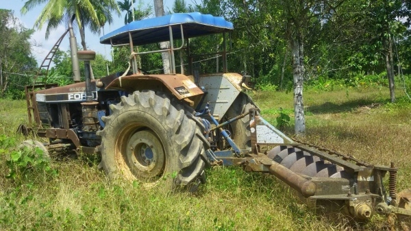 ขายรถไถ FORD 6640 เพลาเดี่ยว ไม่มีเอกสาร 3 จาน 7 จาน ใบมีดดันหน้า ราคา 400000