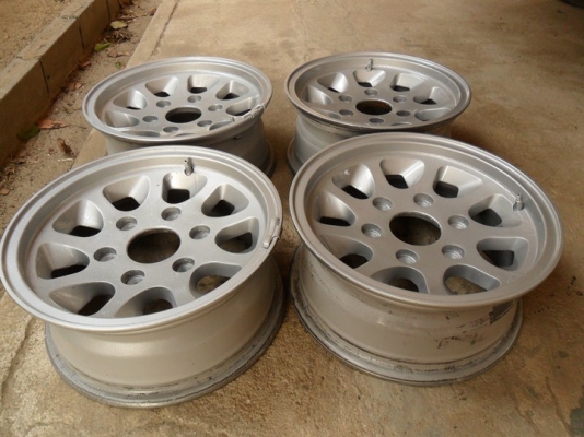 ขายล้อแม็กซ์ ขอบ14นิ้ว 6รู139 (มี4 วง)ราคารวม 2500 บาท ไม่แตก ไม่ดุ้งTel.092-9351644