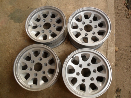 ขายล้อแม็กซ์ ขอบ14นิ้ว 6รู139 (มี4 วง)ราคารวม 2500 บาท ไม่แตก ไม่ดุ้งTel.092-9351644