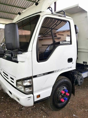 รถอีซูซุ 6 ล้อดั้ม NPR 130 แรงม้า. ปี 50  สนใจติดต่อ 081 - 6079515