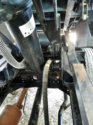 รถอีซูซุ 6 ล้อดั้ม NPR 130 แรงม้า. ปี 50  สนใจติดต่อ 081 - 6079515