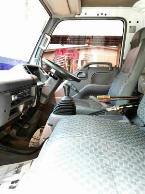 รถอีซูซุ 6 ล้อดั้ม NPR 130 แรงม้า. ปี 50  สนใจติดต่อ 081 - 6079515