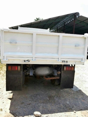 รถอีซูซุ 6 ล้อดั้ม NPR 130 แรงม้า. ปี 50  สนใจติดต่อ 081 - 6079515