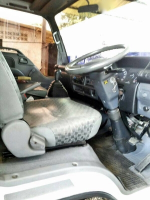 รถอีซูซุ 6 ล้อดั้ม NPR 130 แรงม้า. ปี 50  สนใจติดต่อ 081 - 6079515