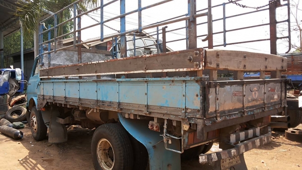 ***ขายแล้วครับขอบคุณ Truck2hand ขาย6ล้อบรรทุก ISUZU ELF หัวแป วางเครื่อง 4BE2 110ฝาดำ (ลงเล่ม)เกียร์สั้นสาย เกียร็อค เครื่องแห้งแน่นๆไม่มีเยิ้ม ช่วงล่างFหน้า-หลัง คัสซีดี กระบะพื้นไม้คอกเหล็กสภาพโอเค พื้นดี คอกพอใช้ หัวเก๋งเดิม สีมีแตกมีลอก ภายในคอนโซลดี