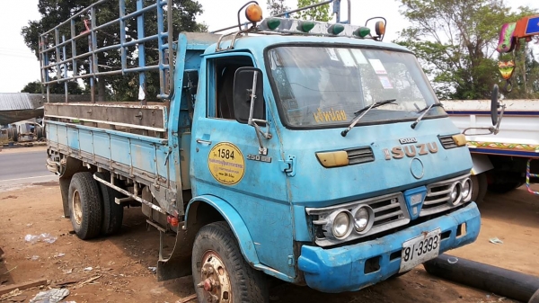 ***ขายแล้วครับขอบคุณ Truck2hand ขาย6ล้อบรรทุก ISUZU ELF หัวแป วางเครื่อง 4BE2 110ฝาดำ (ลงเล่ม)เกียร์สั้นสาย เกียร็อค เครื่องแห้งแน่นๆไม่มีเยิ้ม ช่วงล่างFหน้า-หลัง คัสซีดี กระบะพื้นไม้คอกเหล็กสภาพโอเค พื้นดี คอกพอใช้ หัวเก๋งเดิม สีมีแตกมีลอก ภายในคอนโซลดี