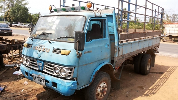 ***ขายแล้วครับขอบคุณ Truck2hand ขาย6ล้อบรรทุก ISUZU ELF หัวแป วางเครื่อง 4BE2 110ฝาดำ (ลงเล่ม)เกียร์สั้นสาย เกียร็อค เครื่องแห้งแน่นๆไม่มีเยิ้ม ช่วงล่างFหน้า-หลัง คัสซีดี กระบะพื้นไม้คอกเหล็กสภาพโอเค พื้นดี คอกพอใช้ หัวเก๋งเดิม สีมีแตกมีลอก ภายในคอนโซลดี