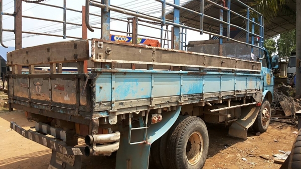 ***ขายแล้วครับขอบคุณ Truck2hand ขาย6ล้อบรรทุก ISUZU ELF หัวแป วางเครื่อง 4BE2 110ฝาดำ (ลงเล่ม)เกียร์สั้นสาย เกียร็อค เครื่องแห้งแน่นๆไม่มีเยิ้ม ช่วงล่างFหน้า-หลัง คัสซีดี กระบะพื้นไม้คอกเหล็กสภาพโอเค พื้นดี คอกพอใช้ หัวเก๋งเดิม สีมีแตกมีลอก ภายในคอนโซลดี