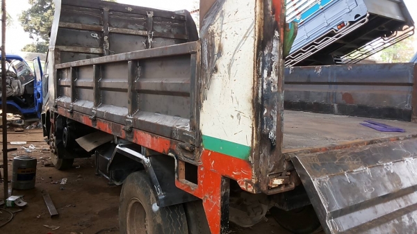 **600,000 บ.ต่อรอง**ขาย6ล้อดั้ม HINO FC2WEKA 120 ห้างแท้ ปี36 เครื่องเดิมเกียร์เดิม WO4D 120 แรง แห้งๆ แน่นๆ ช่วงล่างใหญ่ คัสซีใหญ่ สวยเดิมๆโรงงาน ไม่มีปะไมีมีดาม ไม่มีบวม กระบะดั้มเหล็กบิ้วใหม่ กว้าง2.20ม. ยาว 4.15ม. พื้นสวย กระบอกดั้ม6ตัน ยิวหน้า หัวเก๋